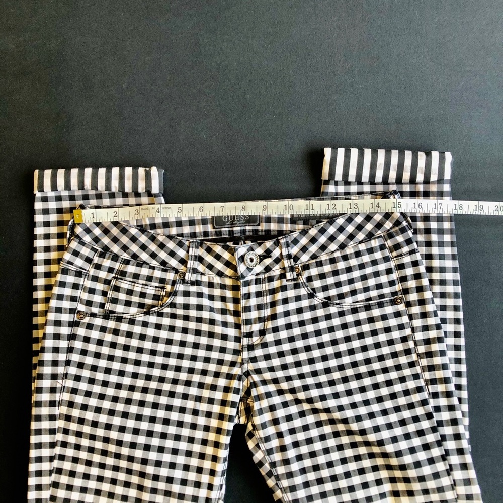 GUESS - Picture 5 of 9